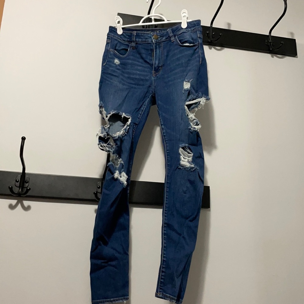 American Eagle Medium Wash Distressed Jean
